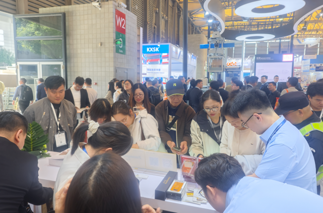 中揚(yáng)立庫亮相CeMAT ASIA 2025首日：展位人氣爆棚，智能倉儲(chǔ)方案引行業(yè)聚焦